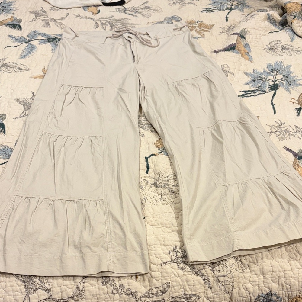 Contrast Tiered Wide Leg Pants